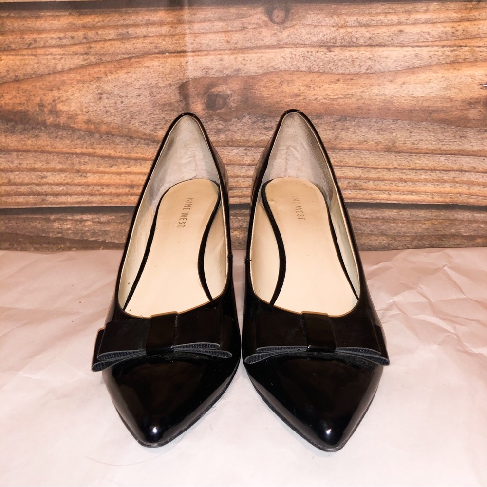 Nine West Black Pointed Toe Shoe w Bow 8.5